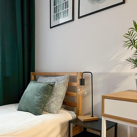 Shape&Color Premium Hostel ワルシャワ エクステリア 写真